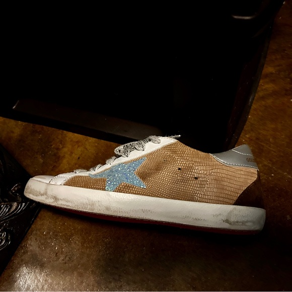 Golden Goose like new shoes. Comes with box and special laces, and dust bag. - Picture 4 of 8